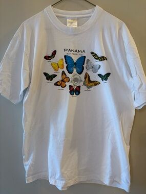 Unicrese, Panama Butterflies Graphic Tee - White Shirt,Sz L, 100% cotton.